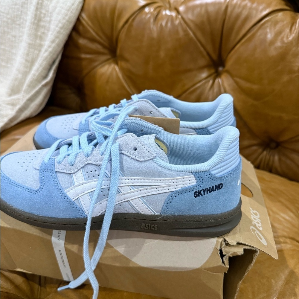 ASICS Skyhand OG/ Light Blue/White Sneakers NWT - Picture 5 of 9